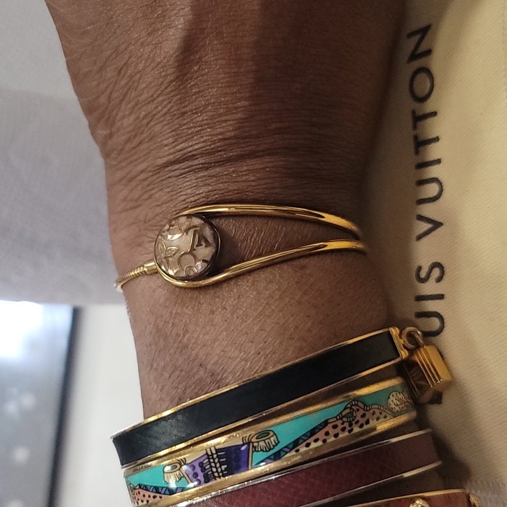 LOUIS VUITTON CELESTE MAGNET GOLD TONE BRACELET - Picture 12 of 16